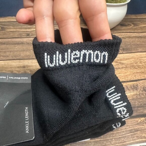 NWT Lululemon Men's Daily Stride Ankle Socks 3 Pack Size XL (BLK) - Picture 4 of 8
